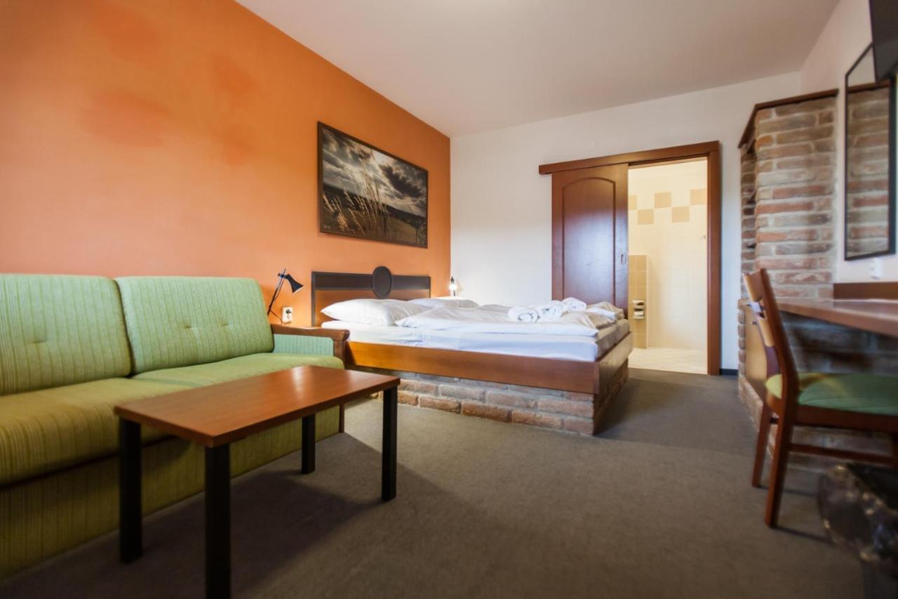 Hotel Vinar - Bed & Breakfast Kurdějov Εξωτερικό φωτογραφία